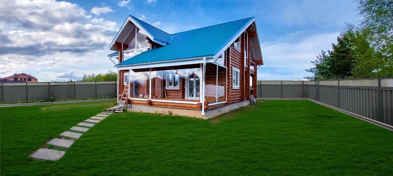 Мягкие окна на веранде загородного дома в посёлке Сусанино